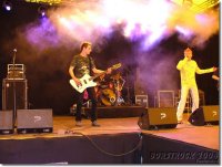 Mennen on stage.